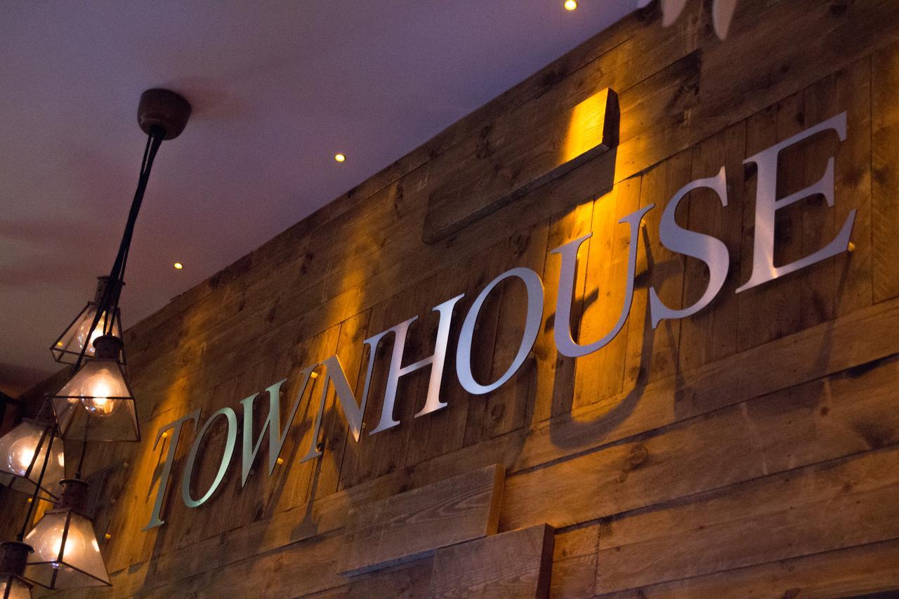 The Townhouse Boutique Hotel 배로우인퍼니스 외부 사진